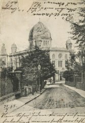 dobová pohlednice se synagogou