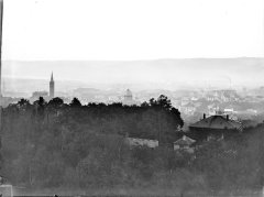 celkový pohled na město se synagogou