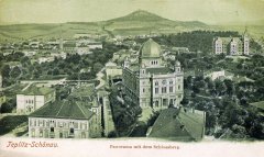 dobová pohlednice města se synagogou