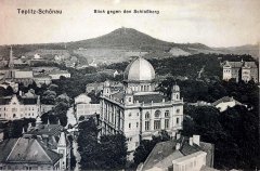 historická pohlednice města se synagogou