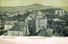 dobová pohlednice města se synagogou