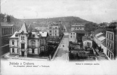 dobová pohlednice města se synagogou