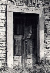 pravý (jižnější) portálek