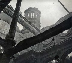 historické foto vybombardované synagogy