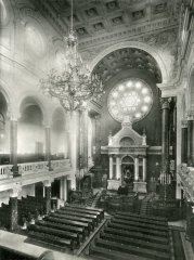 historické foto interiéru synagogy