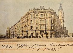 historická pohlednice části města se synagogou