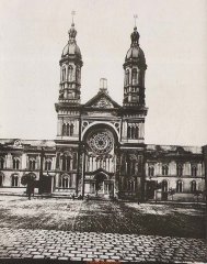 dobová pohlednice se synagogou