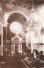 historické foto interiéru synagogy