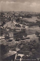 starší foto města se synagogou (vlevo nahoře)