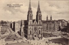 věže synagogy - za kostelem vpravo