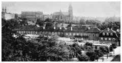 historické foto věží synagogy vlevo nahoře)