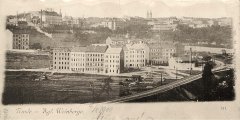 historické foto s věžemi synagogy (v pozadí na horizontu)