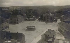 dobová pohlednice se synagogou (v pozadí)