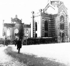 částečně zbořená synagoga