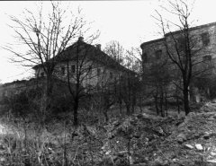 starší foto kostela a fary