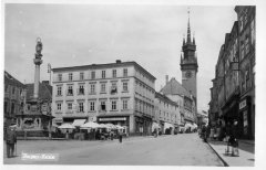 dobová pohlednice náměstí s kostelem přestavěným na tzv. "špalíček"