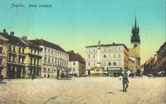 dobová pohlednice náměstí s kostelem přestavěným na tzv. "špalíček"