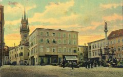 dobová pohlednice náměstí s kostelem přestavěným na tzv. "špalíček"