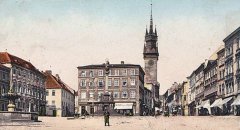 dobová pohlednice náměstí s kostelem přestavěným na tzv. "špalíček"
