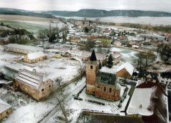 celkový pohled na město s kostelem