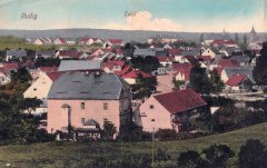 dobová pohlednice vsi s oběma kostely (zcela vpravo)