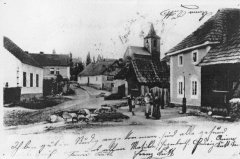 dobová pohlednice města s kostelem