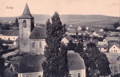 dobová pohlednice města s kostelem