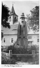 kostel na dobové pohlednici