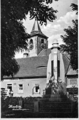 kostel na dobové pohlednici