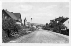 dobová pohlednice města s kostelem