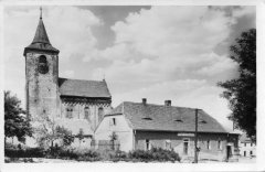 kostel na dobové pohlednici