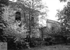 starší foto synagogy (vpravo)