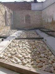 pohled do interiéru - památník obětem holocaustu