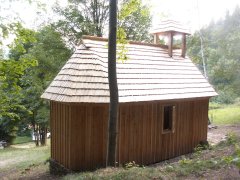 pohled zezadu zleva