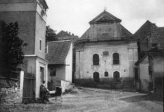 západní průčelí synagogy