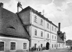 panský pivovar a zcela vpravo synagoga