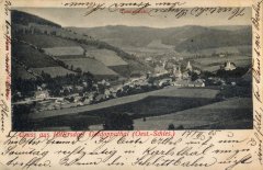 dobová pohlednice vsi s kostelem (vpravo)