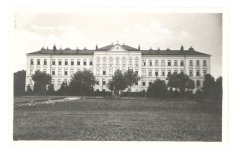 dobová pohlednice kláštera