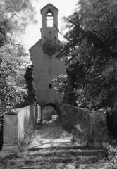 historické foto kaple se sochami sv. Jana Nepomuckého a sv. Felixe