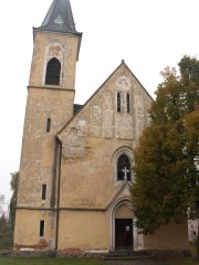 průčelí kostela