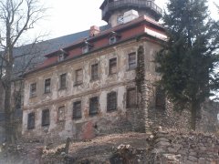 pohled zezadu zleva