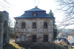 pohled zprava