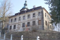 pohled zezadu zleva