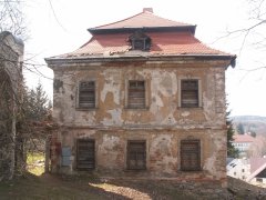 pohled zprava