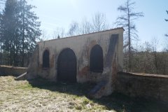 pohled zezadu zleva
