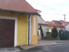pohled zezadu zleva