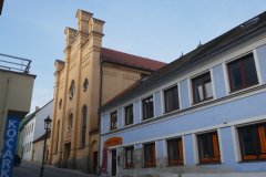 pohled zepředu zprava