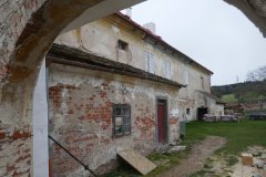 pohled zezadu zprava
