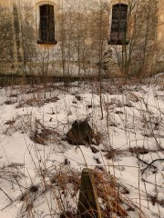 náhrobky na hřbitově