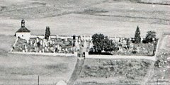 historické foto hřbitova s kaplí